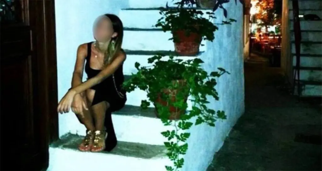 Έσπασε καρδιές η μητέρα της Γαρυφαλλιάς Ψαράκου που παρέλαβε το μεταπτυχιακό της κόρης της – “Κοίτα, τα κατάφερες” (vid)