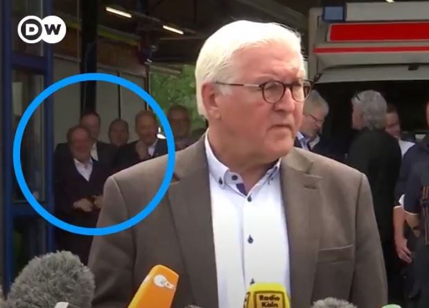 Ρεσιτάλ αναισθησίας στη Γερμανία – Είχε ξελιγωθεί στα γέλια ο πρωθυπουργός της Ρηνανίας (vid)
