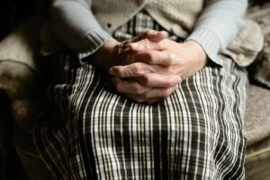 Λέσβος: 13χρονος έκλεψε 7.000 ευρώ από τη γιαγιά του και συνελήφθη