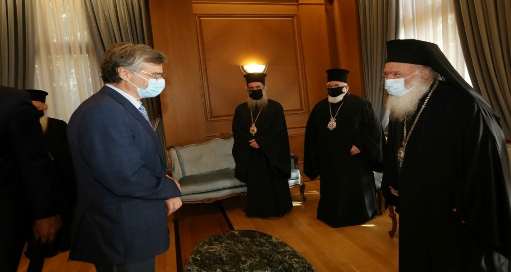 Στο πλευρό της επιστήμης η Εκκλησία – Οι οδηγίες προς τους πιστούς για τον εμβολιασμό