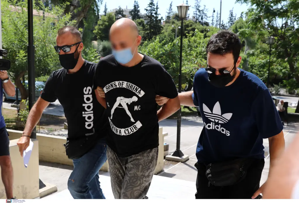 Ελεύθερος ο αστυνομικός για το κύκλωμα trafficking στην Ηλιούπολη – Είχε κριθεί ένοχος για μαστροπεία