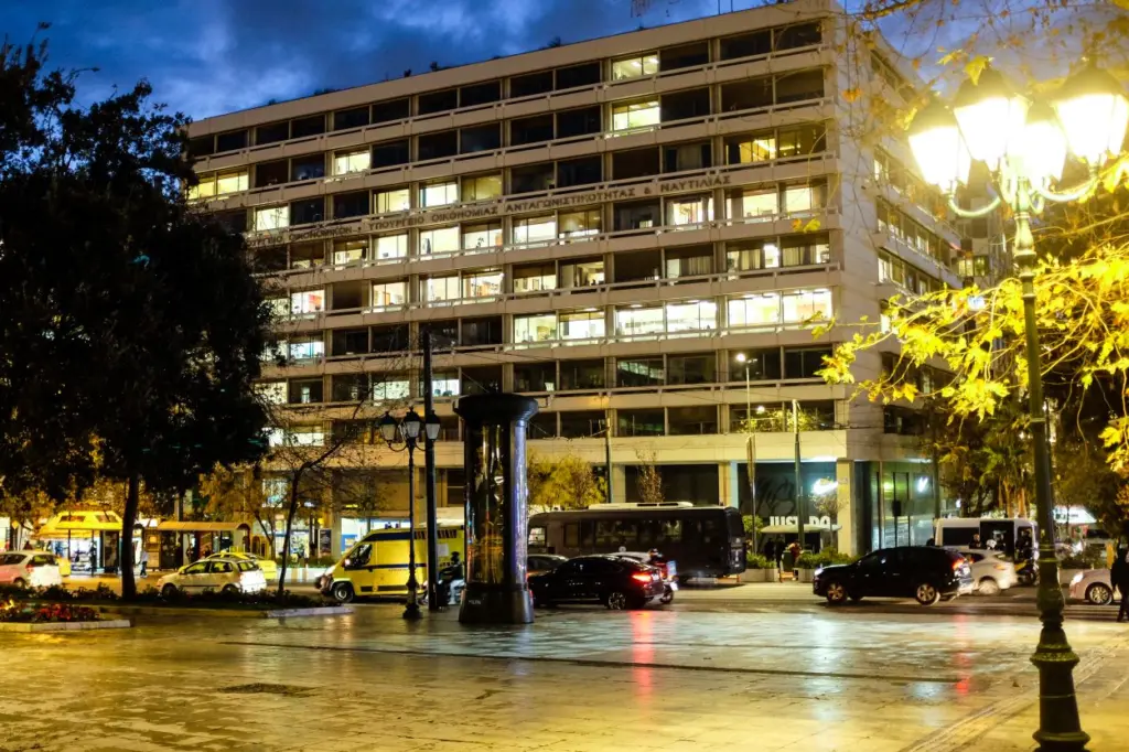 Ο οίκος DBRS αναβάθμισε το αξιόχρεο της Ελλάδας σε BB και την τάση του σε θετική