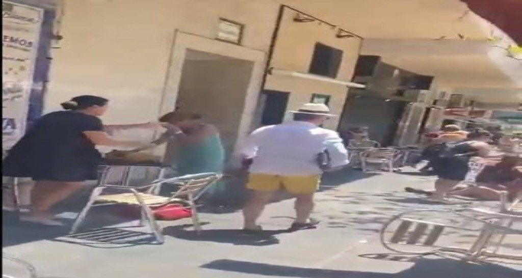 Αίματα και πεσμένα κορμιά σε καφετέρια στην Ισπανία – Αυτοκίνητο σκόρπισε τον πανικό – ΣΚΛΗΡΕΣ ΕΙΚΟΝΕΣ