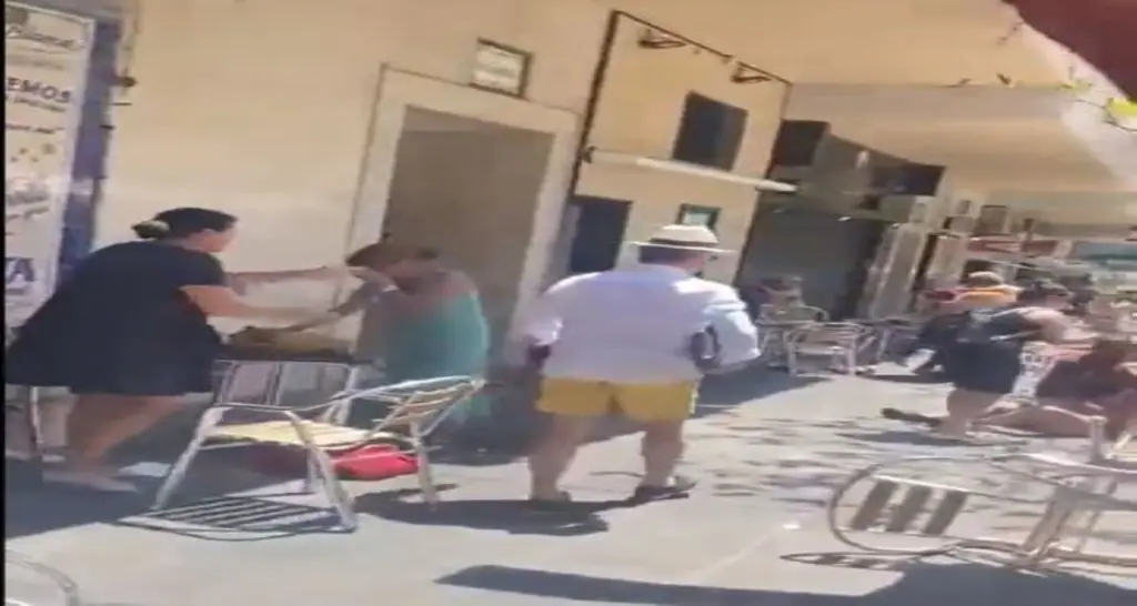 Αίματα και πεσμένα κορμιά σε καφετέρια στην Ισπανία – Αυτοκίνητο σκόρπισε τον πανικό – ΣΚΛΗΡΕΣ ΕΙΚΟΝΕΣ