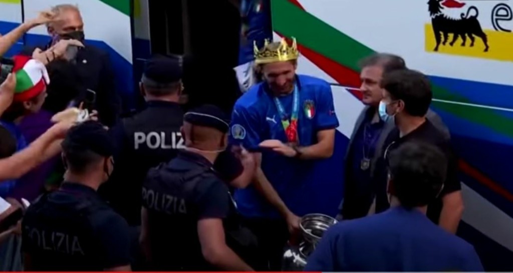 Oι Azzurri δεν θα κάνουν τον “γύρο του θριάμβου” στη Ρώμη