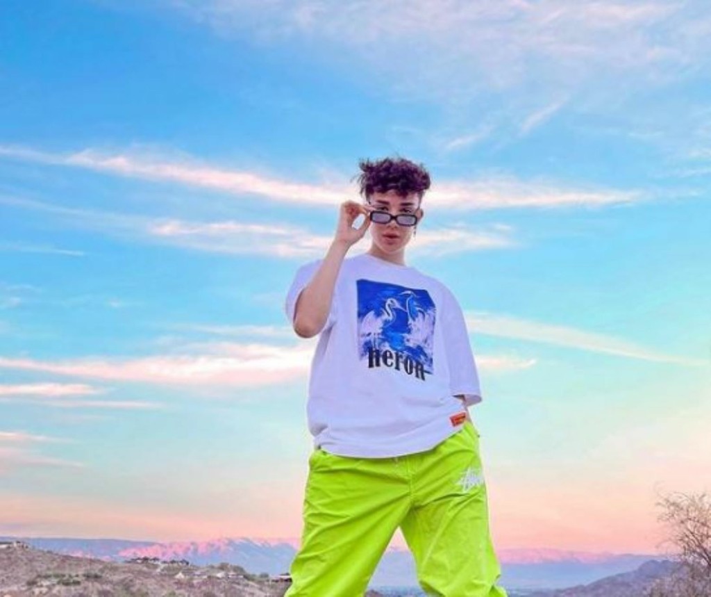 O James Charles επέστρεψε στο Youtube μετά τις καταγγελίες για ακατάλληλα μηνύματα σε ανήλικους