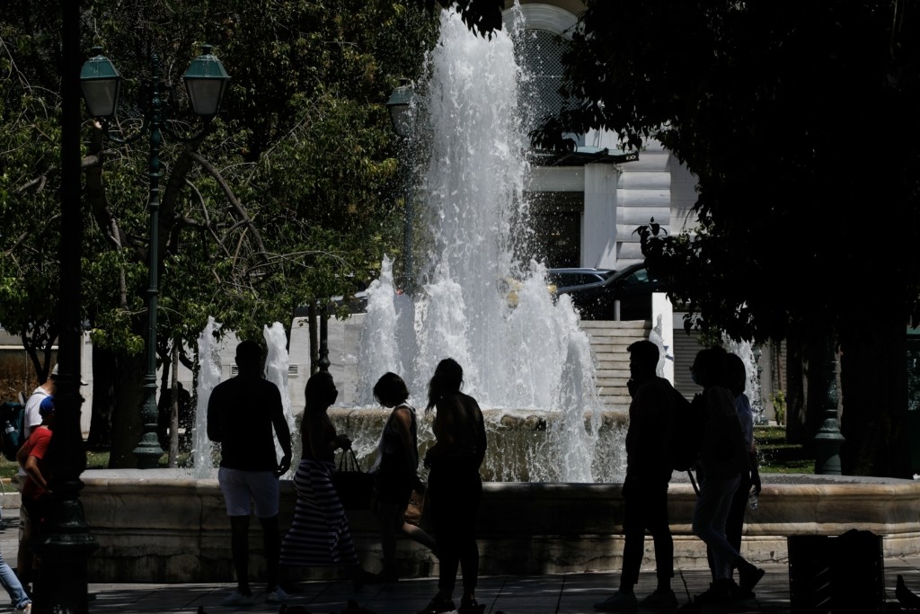 Ζέστη και τοπικές μπόρες “προβλέπει” ο καιρός τη Δευτέρα
