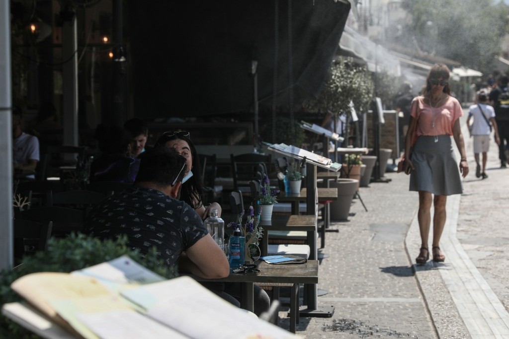 Ζέστη, τοπικές μπόρες και ισχυροί άνεμοι την Παρασκευή