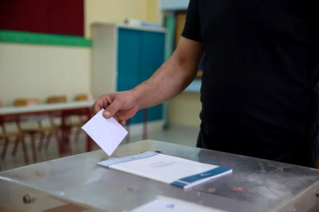 Στο 6,9 η διαφορά ΝΔ με ΣΥΡΙΖΑ – Καταλληλότερος για πρωθυπουργός ο Μητσοτάκης – Τι δείχνει η πρώτη μεγάλη δημοσκόπηση για το 2023 (vid)