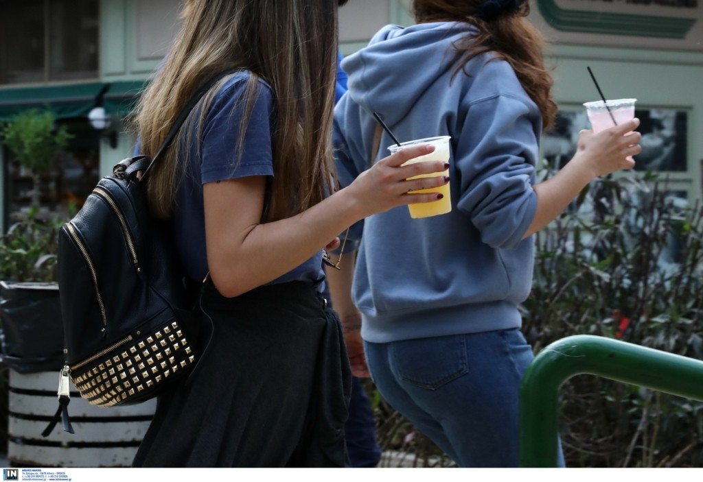 “Επιχείρηση εμβολιασμός” – Ιερείς, influencers και δημόσια πρόσωπα στη μάχη για το τείχος ανοσίας