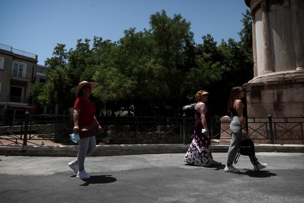 Ανακοινώθηκαν 1.465 νέα κρούσματα την Κυριακή – Φόβοι για την εκτόξευση της Τρίτης
