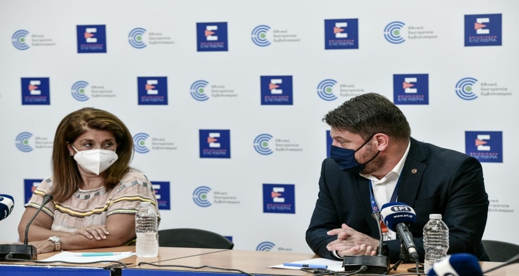 Ένα self test και ένα rapid τεστ για τους εργαζόμενους σε εστίαση και τουρισμό (live)