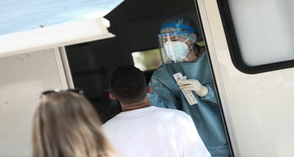 Η Αττική ξανά πρώτη στα κρούσματα – Αναλυτικά η γεωγραφική κατανομή