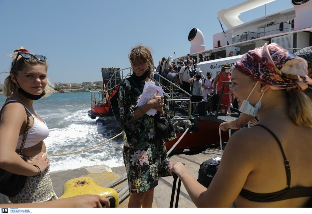 Νέα μέτρα “διαφαίνονται” στον ορίζοντα  με φόντο την έκρηξη των κρουσμάτων και τη μετάλλαξη Δέλτα
