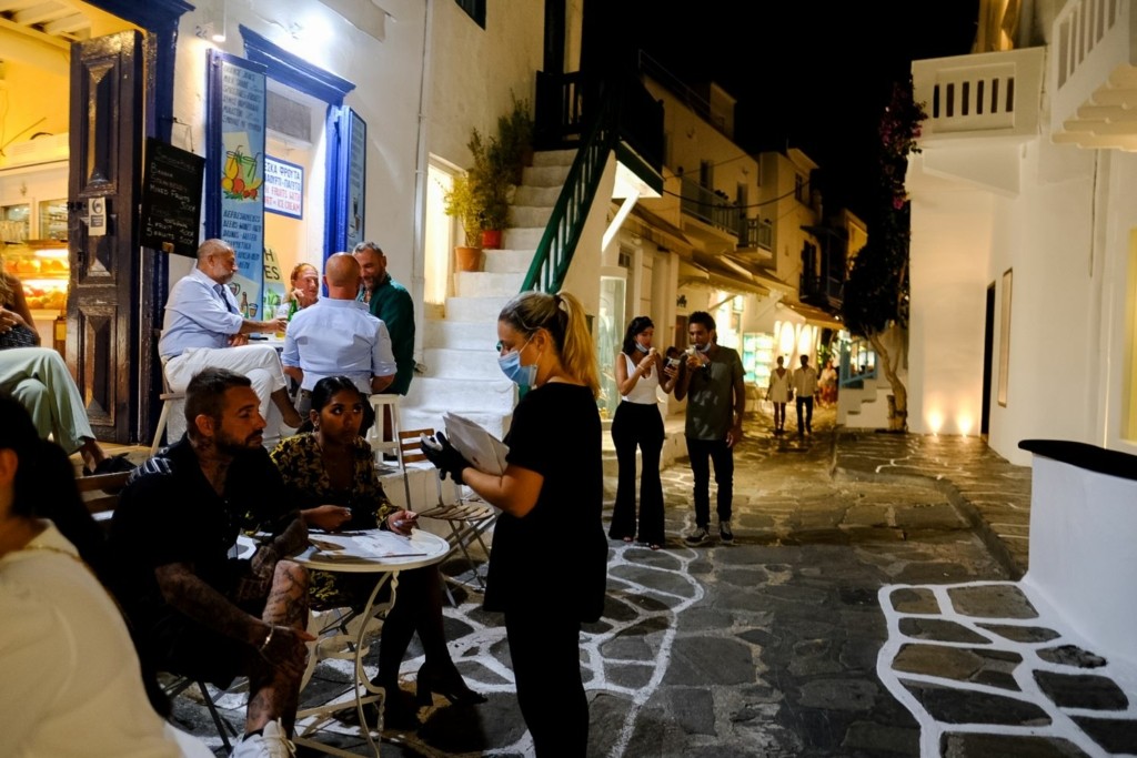 Μοντέλο Μυκόνου ετοιμάζεται και στην Ίο – Το “καρφί” Χρυσοχοΐδη στους επιχειρηματίες
