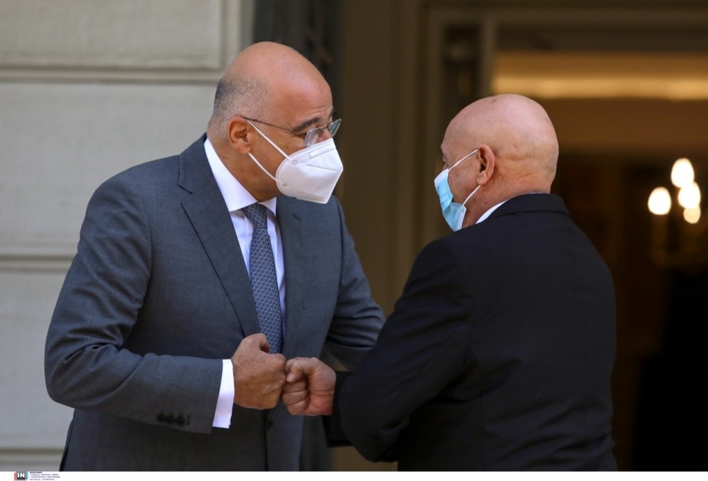 Κοινό μήνυμα από Δένδια και Σαλέχ – “Να φύγουν όλες οι ξένες δυνάμεις από τη Λιβύη” (pic&vid)