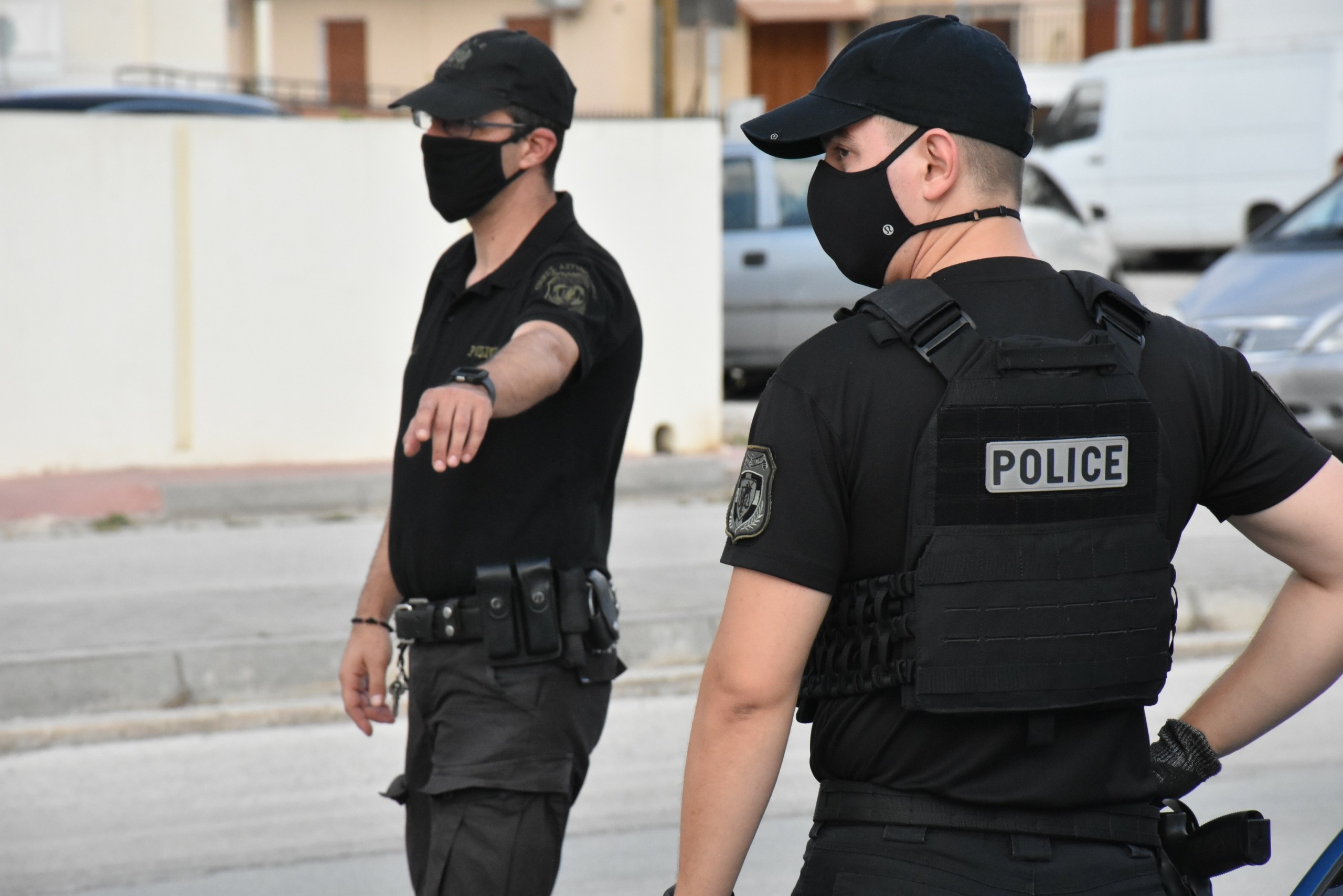 Προφυλακιστέος ο αξιωματικός του λιμενικού για το κύκλωμα ναρκωτικών – Οι συνομιλίες που “έκαψαν” τα μέλη (pic)