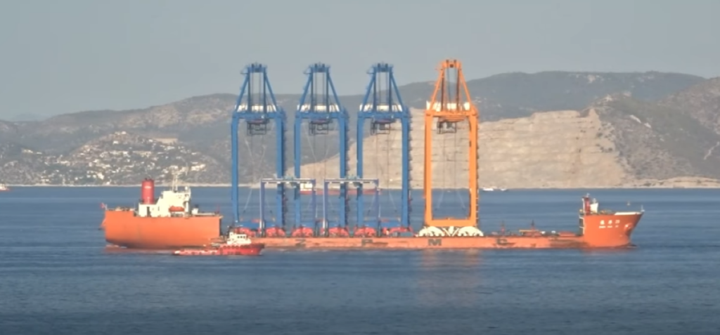 Tα τέσσερα “θηρία” που έφτασαν στον Πειραιά και εντυπωσίασαν (vid)