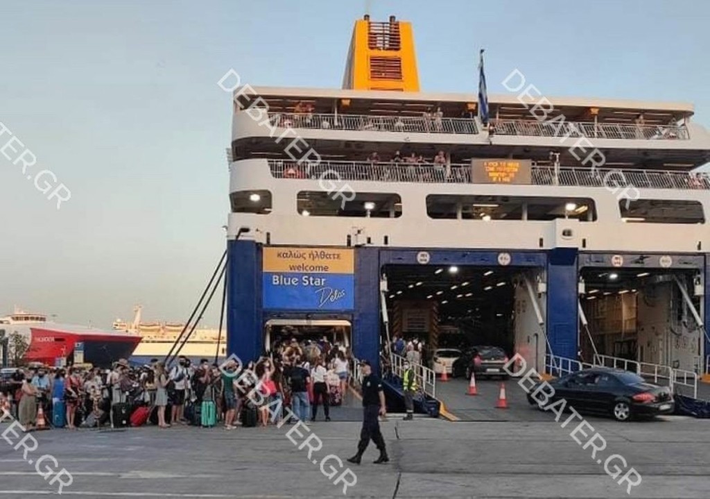 Μεγάλες ουρές και εξονυχιστικοί έλεγχοι από το λιμενικό στο λιμάνι του Πειραιά (pics)