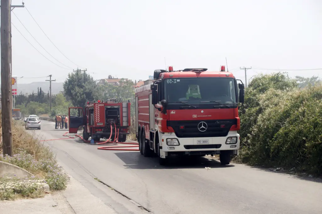 Πυροσβέστες έτρεχαν να σβήσουν φωτιά στην Άρτα και έπεσαν στο γκρεμό