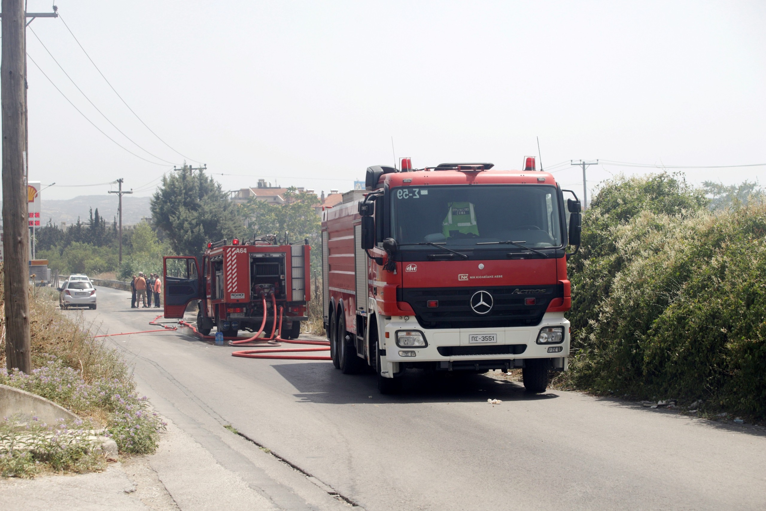 Πυροσβέστες έτρεχαν να σβήσουν φωτιά στην Άρτα και έπεσαν στο γκρεμό