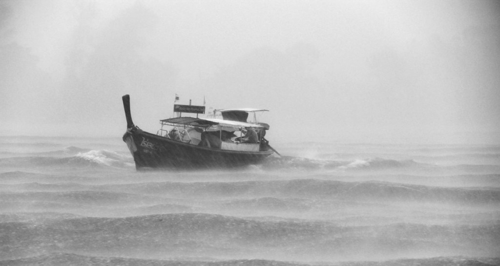 Τρόμος στη Λιβερία – Ναυάγησε σκάφος – Αγνοούνται 15 άτομα