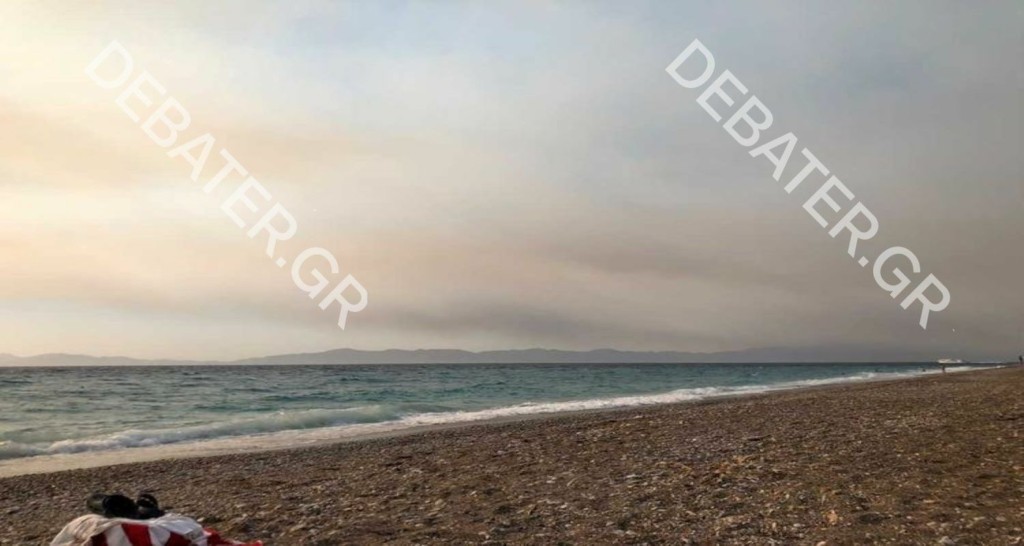 Νύχτωσε όλη η Ρόδος ξαφνικά – Μαύρος καπνός από την Τουρκία έχει τυλίξει το νησί (pics&vid)