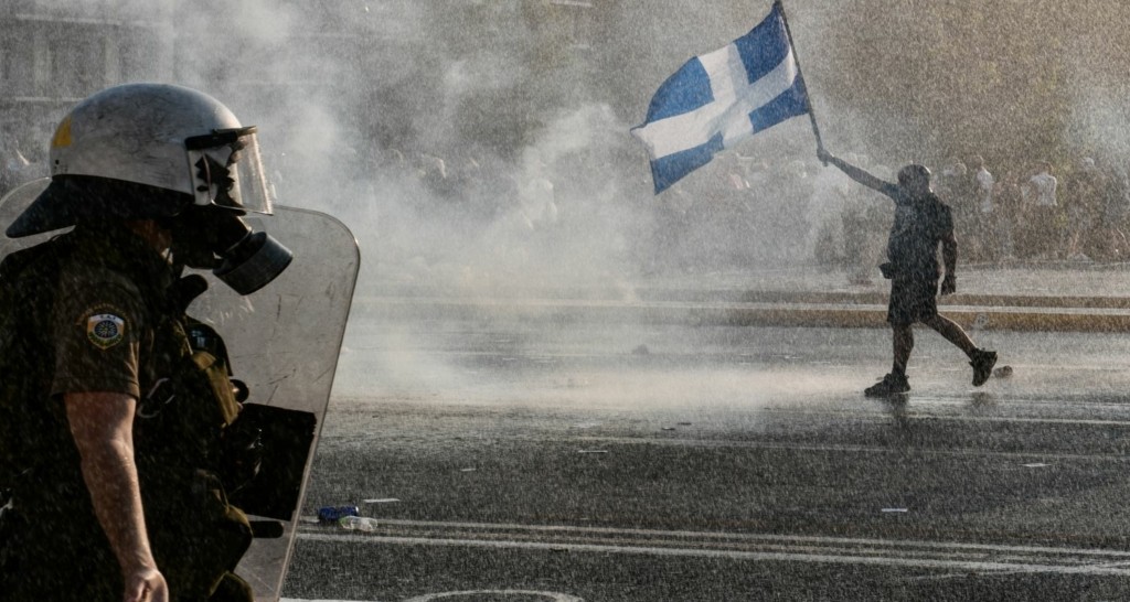 Οκτώ προσαγωγές για τα επεισόδια στο Σύνταγμα και τα Προπύλαια