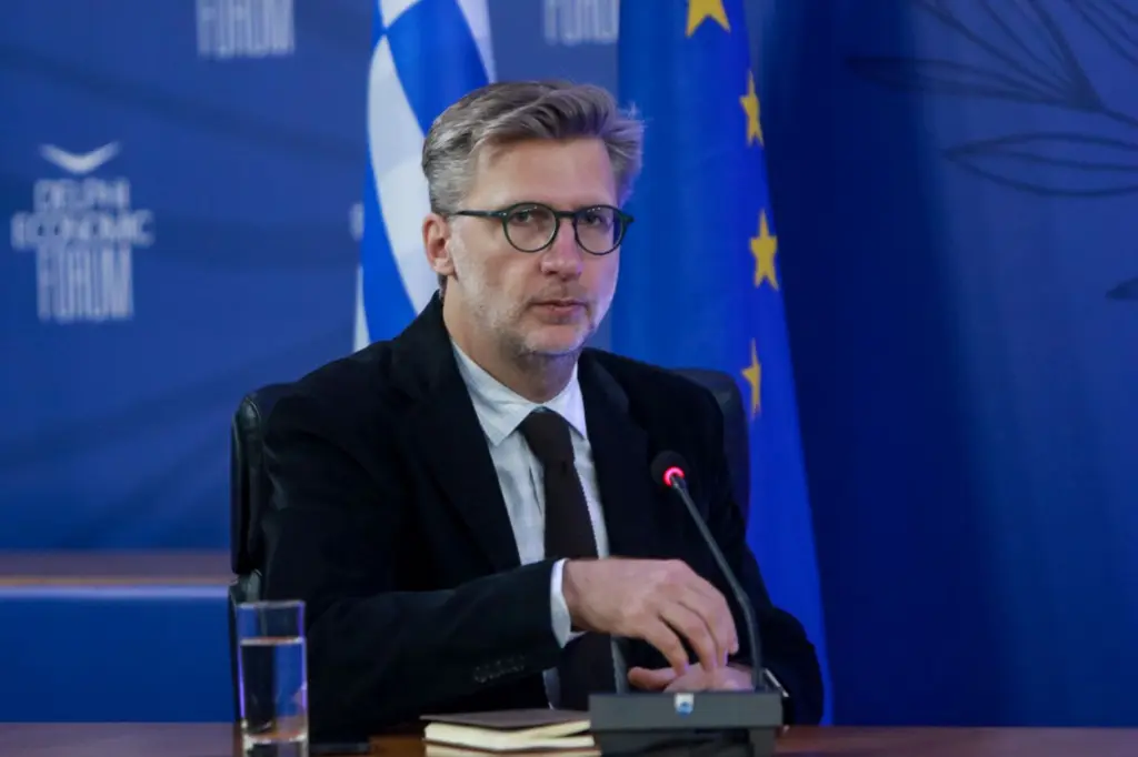 Κάλεσμα Σκέρτσου να εμβολιαστούν όσοι ακόμα το σκέφονται