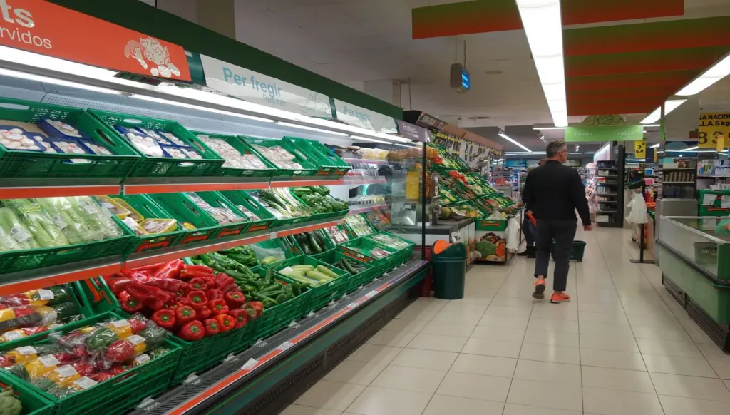 Στα πρόθυρα “κατάρρευσης” τα σούπερ μάρκετ στη Βρετανία – Το μήνυμα στα κινητά που προκάλεσε πανικό