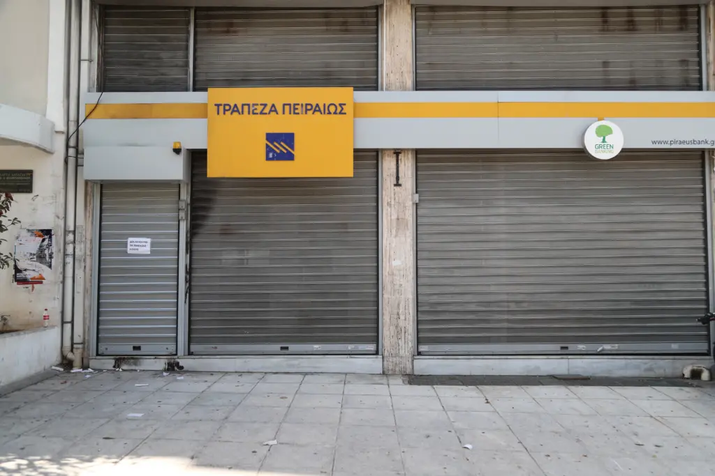 Μεγάλη ταλαιπωρία για τους πελάτες της Τράπεζας Πειραιώς λόγω τεχνικών προβλημάτων στο δίκτυο συναλλαγών