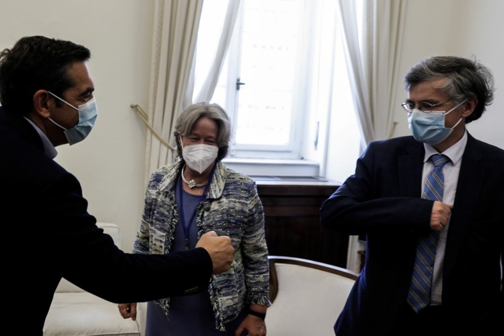 Κάλεσμα Τσίπρα να αγνοήσουν τον Μητσοτάκη αλλά να εμβολιαστούν