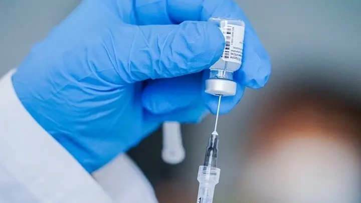 Στα χνάρια της ελληνικής κυβέρνησης η Γερμανία – Ανοίγουν συζητήσεις για δώρο 500 ευρώ σε εμβολιασμένους