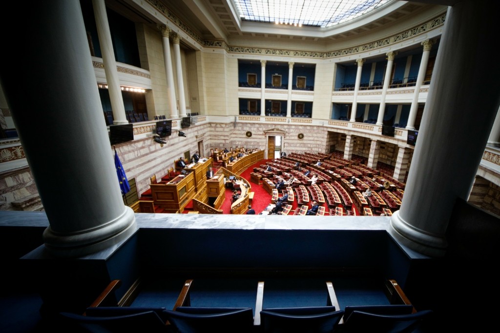 Στην Ολομέλεια της Βουλής το νομοσχέδιο για τον υποχρεωτικό εμβολιασμό