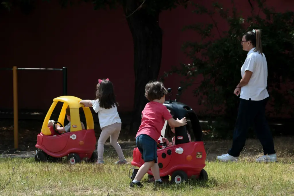 Αναρτήθηκαν οι προσωρινοί πίνακες για τους βρεφονηπιακούς σταθμούς του ΟΑΕΔ