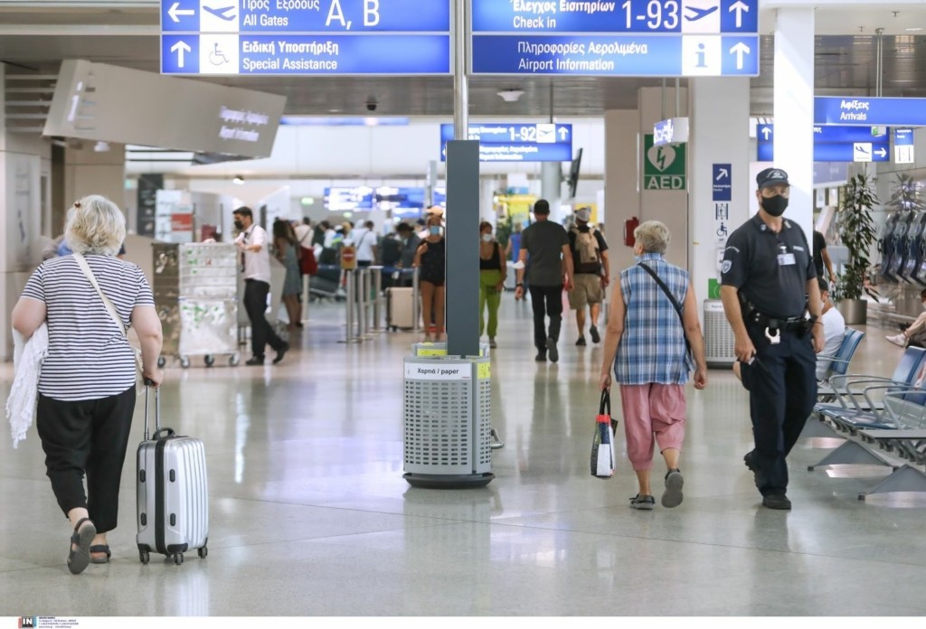 Βρετανία: Η καταιγίδα Μπερτ προκαλεί χάος στις συγκοινωνίες – Ένας νεκρός (vid)