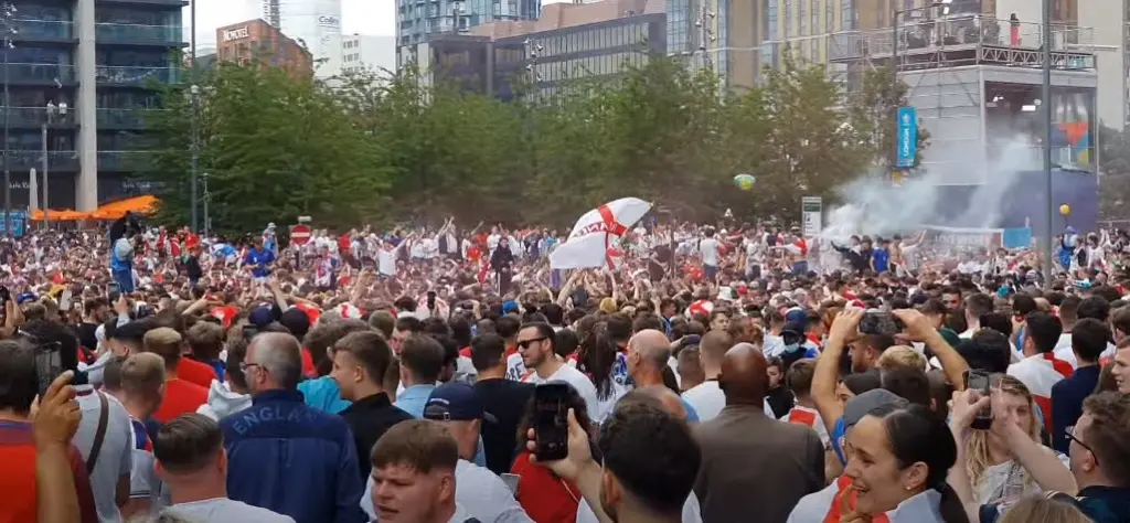 “Ολέθριος” ο συνωστισμός στον τελικό του EURO 2020 λέει ο ΠΟΥ – Ο κορονοϊός καλπάζει ξανά