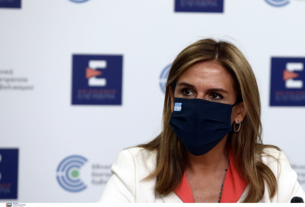 Οι διευκρινίσεις της Ζωής Ράπτη για τον κατ’ οίκον εμβολιασμό (vid)