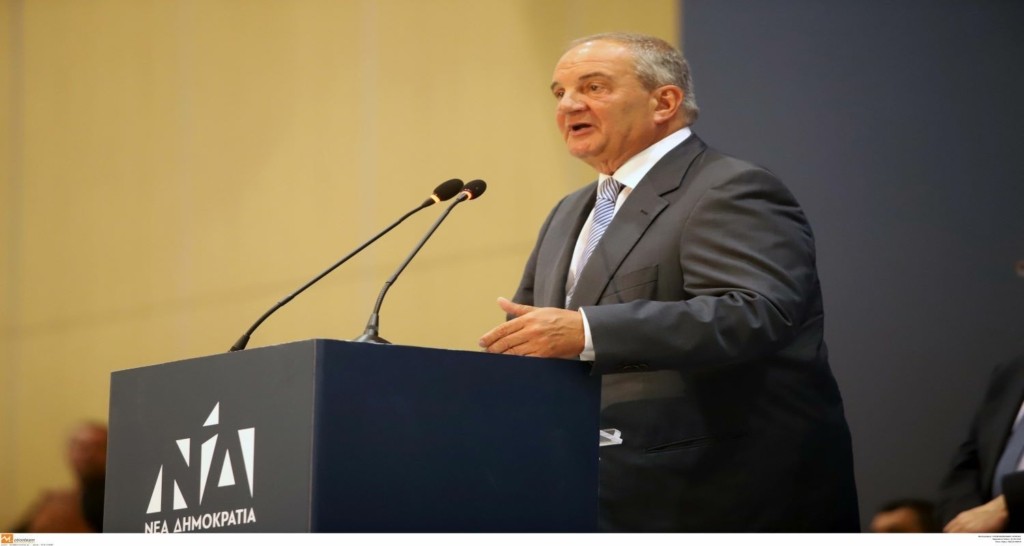 Ο Κώστας Καραμανλής αποχαιρετά τον Άγγελο Μπρατάκο
