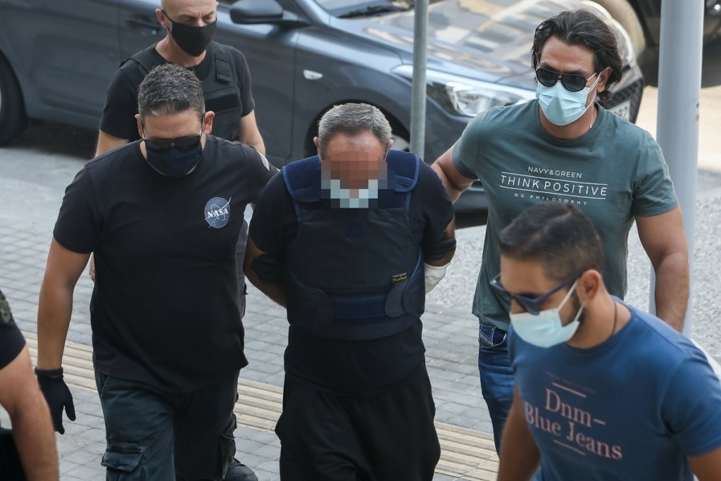 Ποινική δίωξη για έξι αδικήματα στον δολοφόνο της 56χρονης (pic&vid)