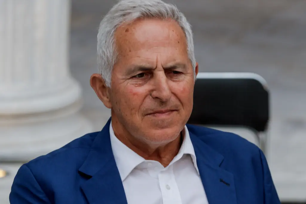 Ο ΣΥΡΙΖΑ μιλά για “εξαγορά Αποστολάκη και αποστασία”- Οι αντιδράσεις μετά τον ανασχηματισμό