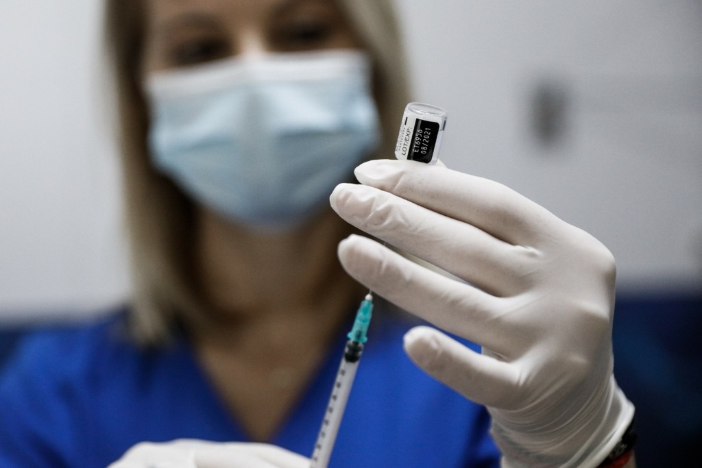 Σε αναστολή και έξι ανεμβολίαστοι εργαζόμενοι σε προνομιακές δομές στη Ρόδο