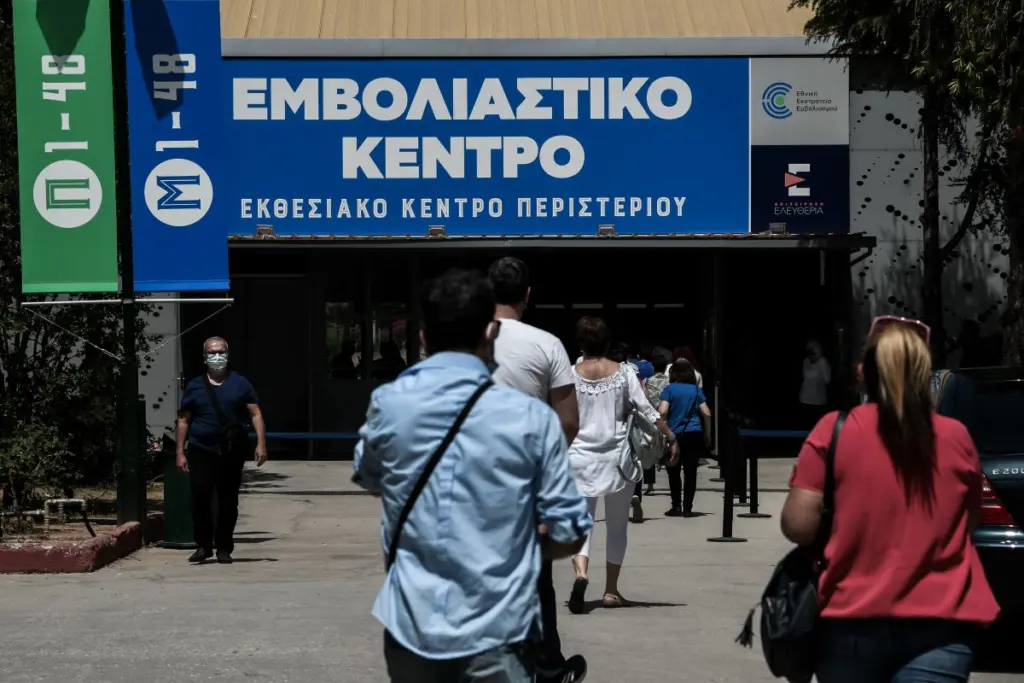 Το σχέδιο της κυβέρνησης για επέκταση του υποχρεωτικού εμβολιασμού – Ποια μέτρα εξετάζονται (vids)