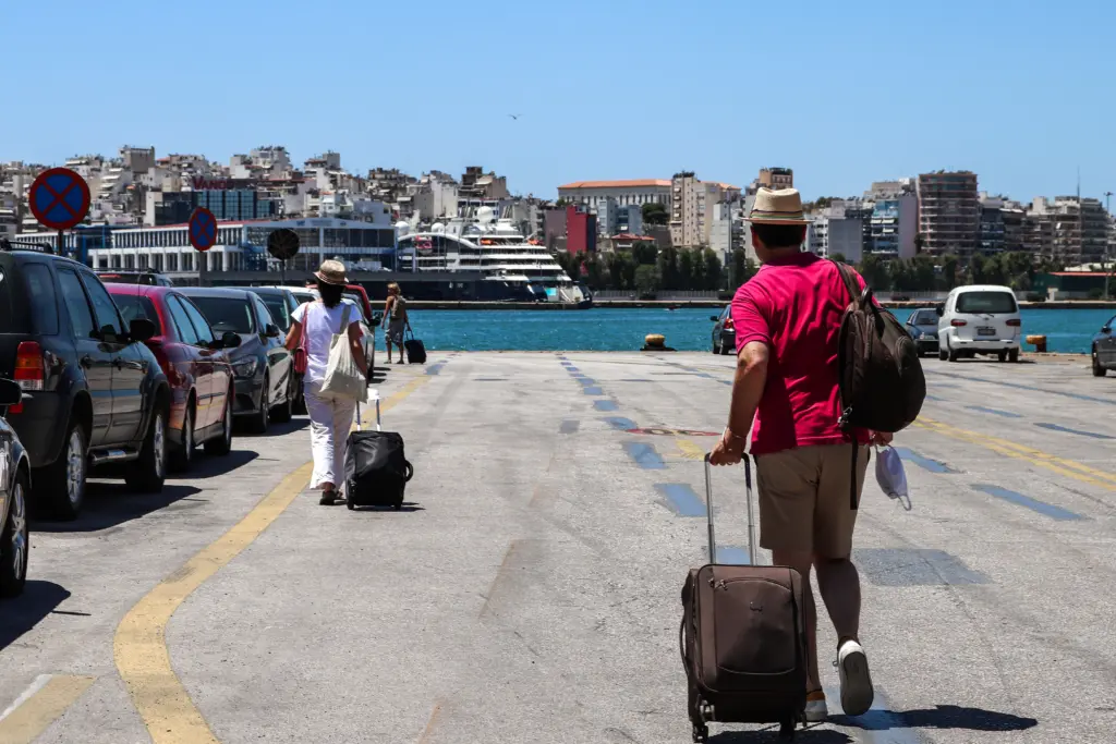 Η Ελλάδα στην “κόκκινη” λίστα με τις χώρες που πρέπει να αποφεύγουν οι Αμερικανοί