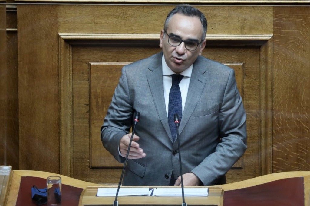 Ανένδοτος ο Κοντοζαμάνης – “Ο νόμος για τους ανεμβολίαστους θα εφαρμοστεί”