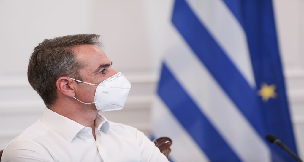 Ο Κυριάκος Μητσοτάκης αποχαιρετά τον Άγγελο Μπρατάκο