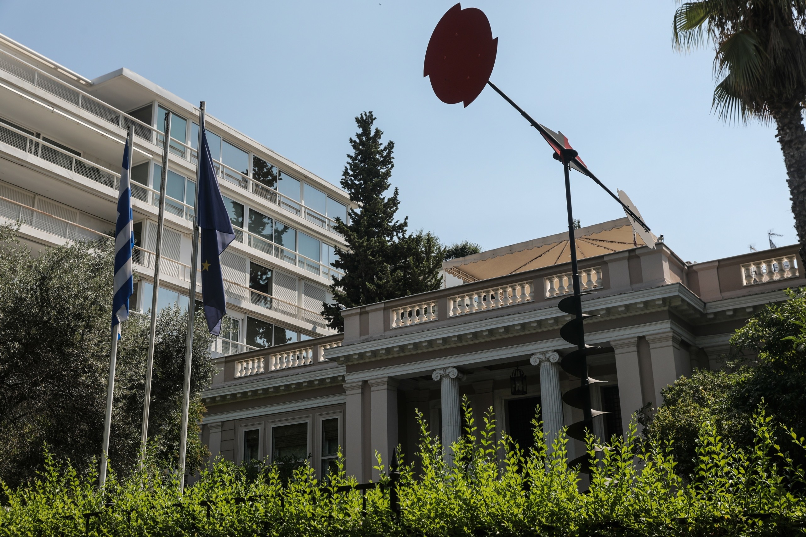 Η ανακοίνωση από το Μαξίμου για τον Αποστολάκη – “Δείλιασε μπροστά στις απειλές του ΣΥΡΙΖΑ”
