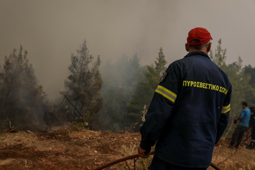 Φωτιά στην Αίγινα στην περιοχή Σφεντούρι