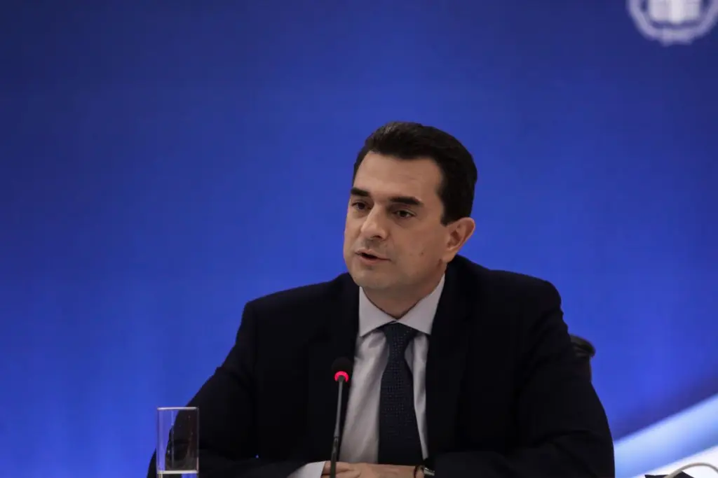 Έκπτωση για όλους στο ηλεκτρικό ρεύμα εξήγγειλε ο Σκρέκας – Τι είπε για το “Εξοικονομώ” και τον Ειδικό Φόρο Κατανάλωσης (vid)