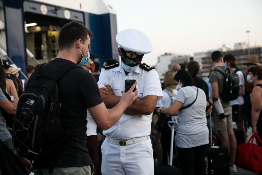 Αυστηροί έλεγχοι και μέτρα στις εκκλησίες για τον κορονοϊό – Τι προβλέπει το “σχέδιο Δεκαπενταύγουστος”